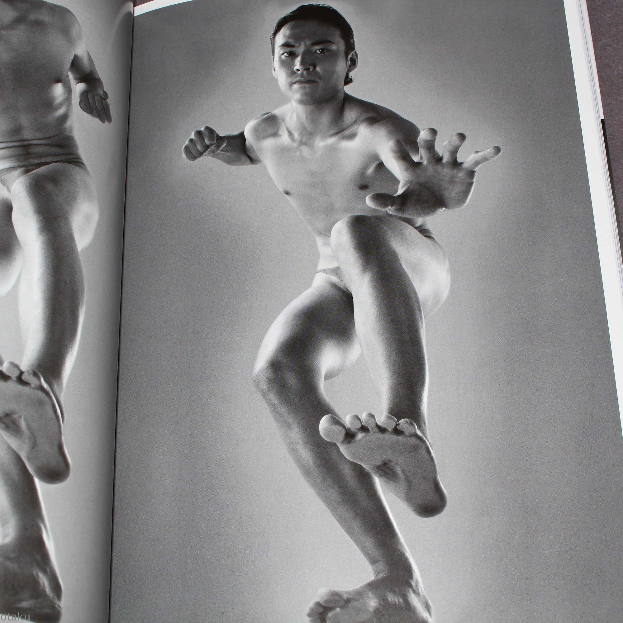 Hyper Angle 2 - Shape of Men - Photo Reference - Image 3