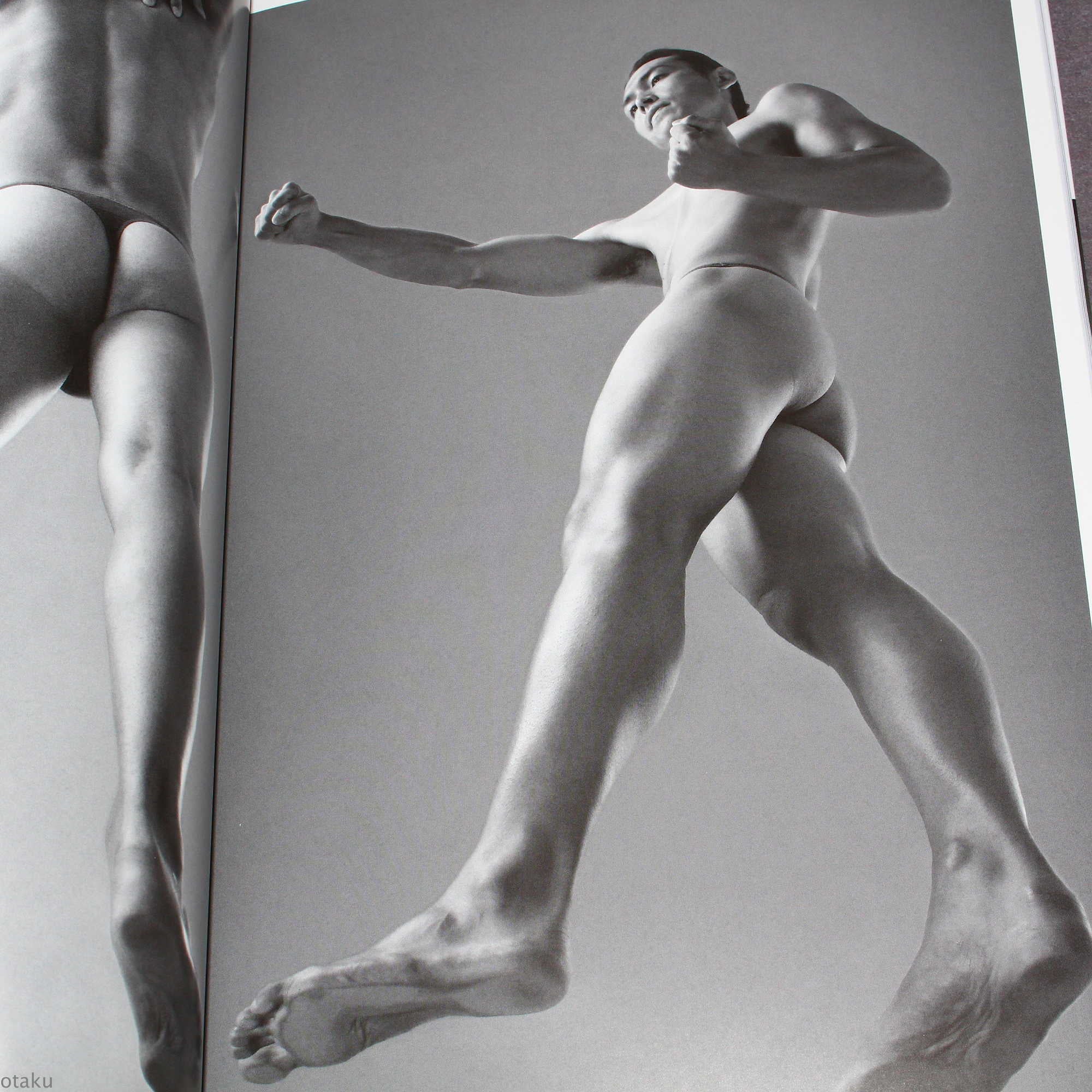Hyper Angle 2 - Shape of Men - Photo Reference - Image 5